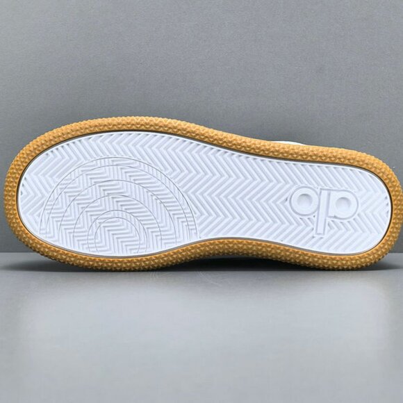 Alo Yoga Recovery Mode Low-Top Color-Blocked Sneakers In White - Picture 2 of 9